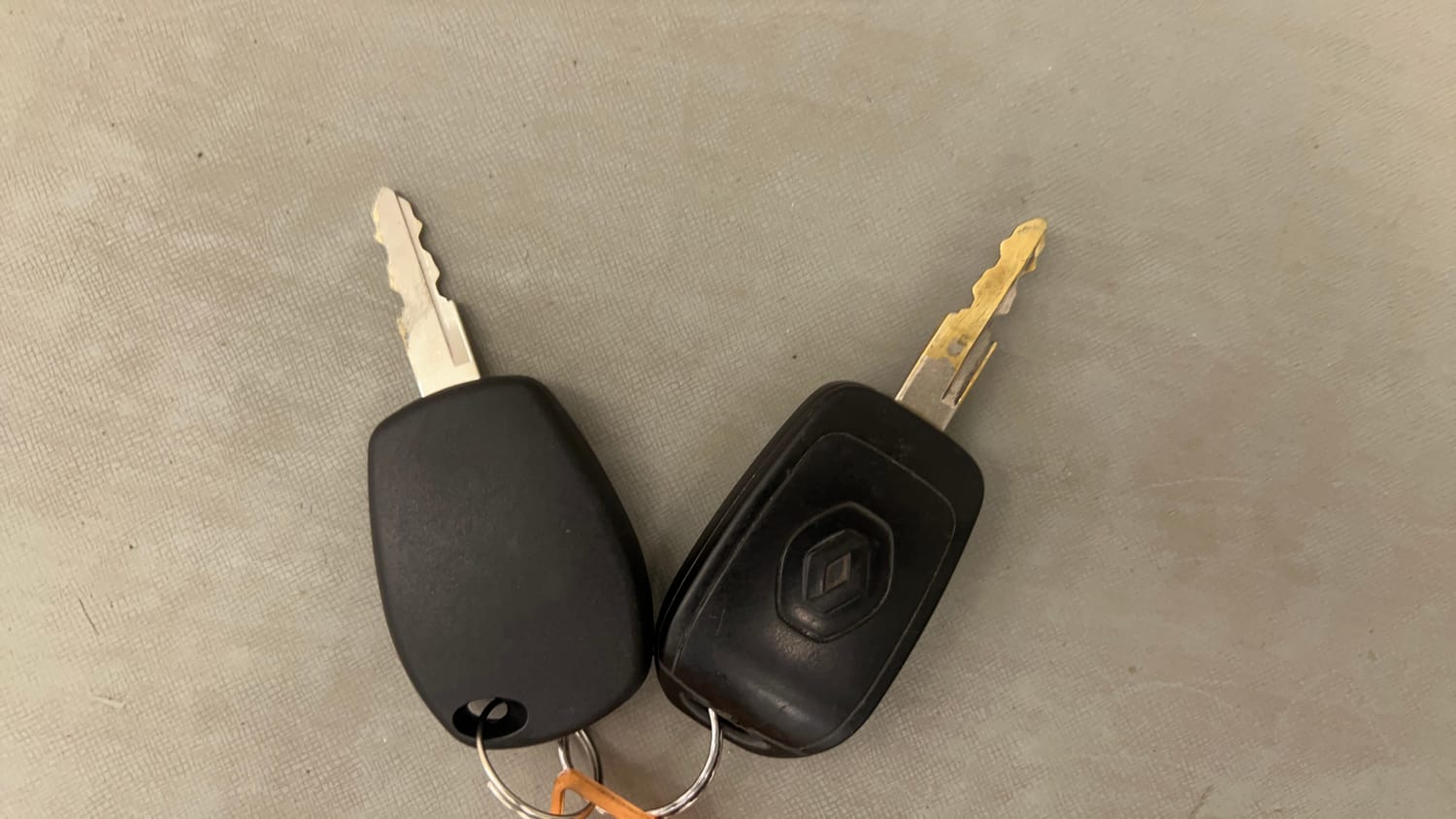 Used 2017 Renault Kwid RXL Live For More Edition Petrol Manual extra CAR KEY VIEW