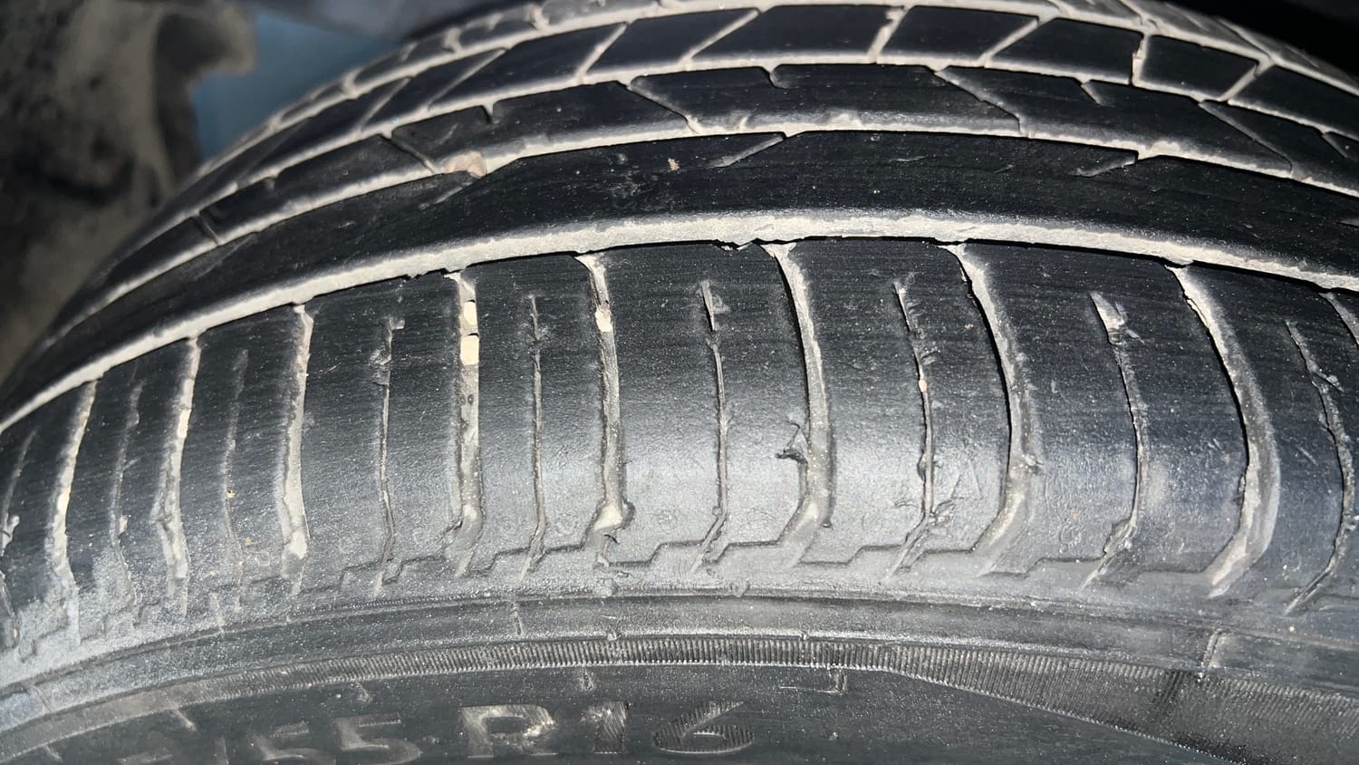 Used 2019 Maruti Suzuki Baleno Zeta Petrol Manual tyres LEFT FRONT TYRE TREAD VIEW