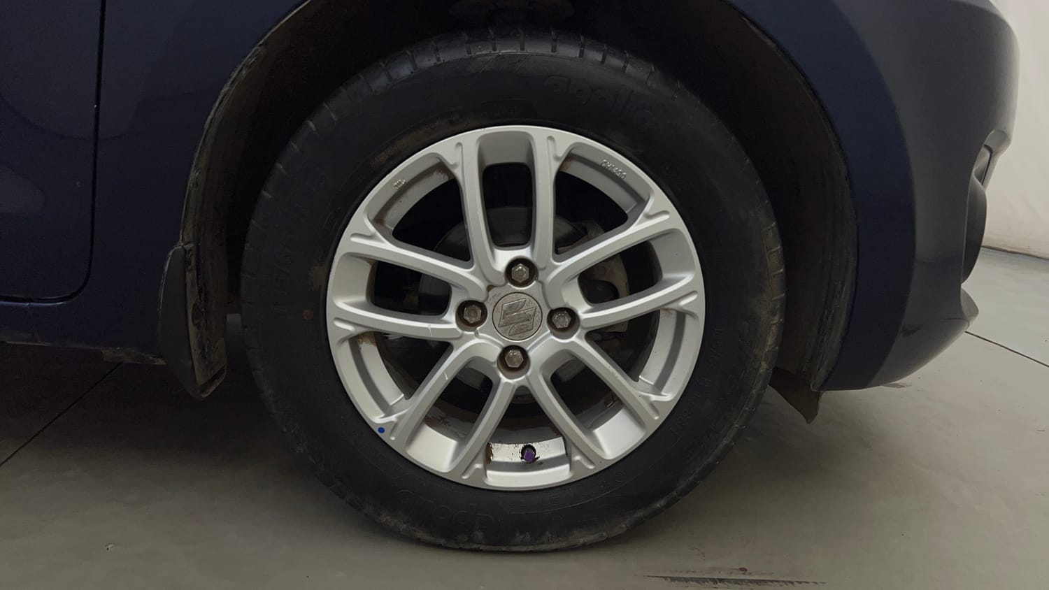 Used 2018 Maruti Suzuki Swift ZXi AMT Petrol Automatic tyres RIGHT FRONT TYRE RIM VIEW