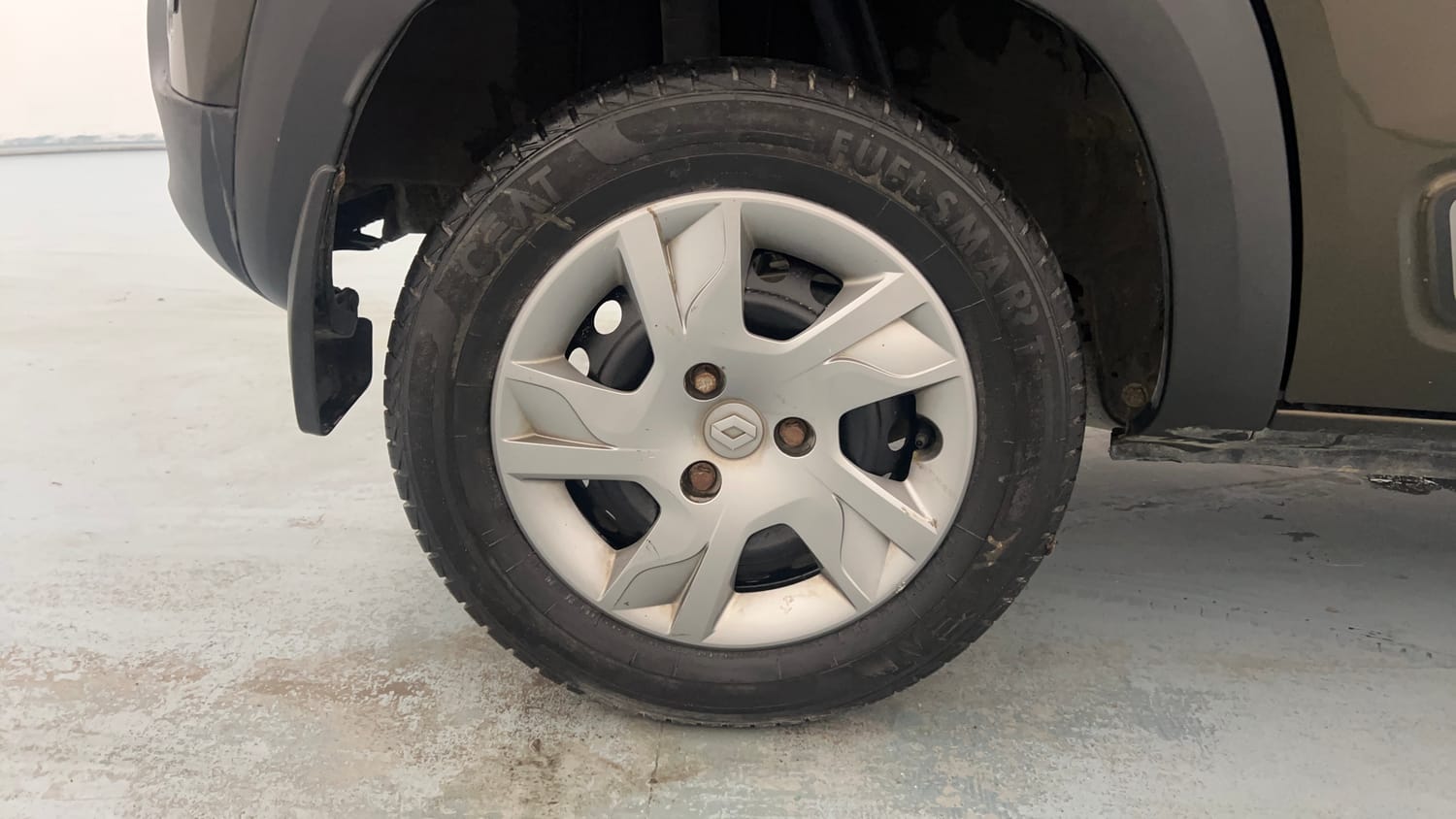 Used 2020 Renault Kwid 1.0 RXT Opt Petrol Manual tyres RIGHT REAR TYRE RIM VIEW
