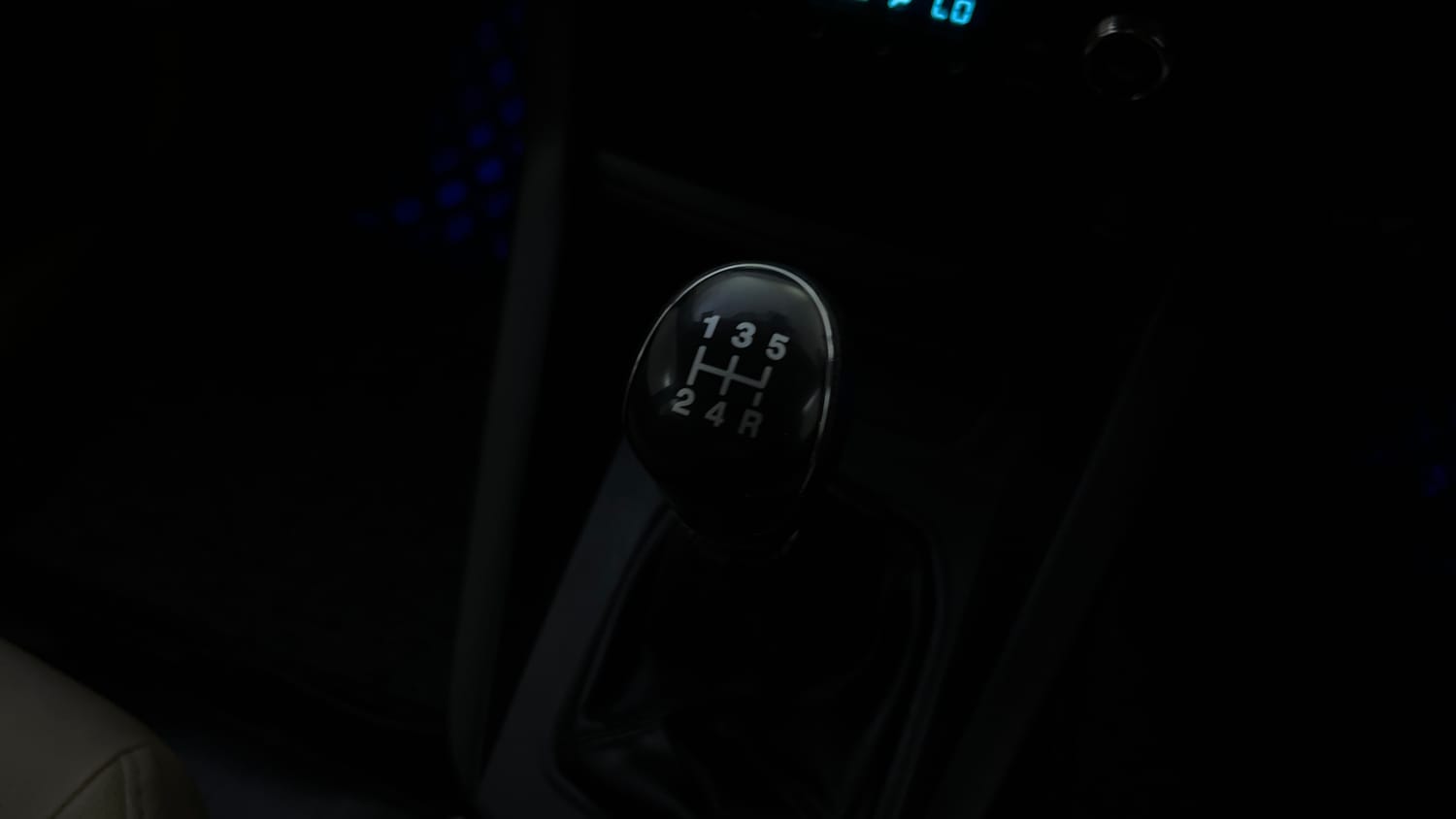 Used 2018 Ford Figo Aspire Titanium 1.2 Ti-VCT Diesel Manual interior GEAR  KNOB VIEW