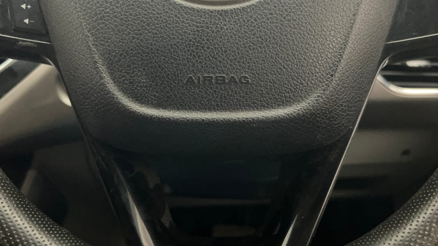 Used 2020 Tata Nexon XZA Plus (O) Petrol Automatic top_features Airbags