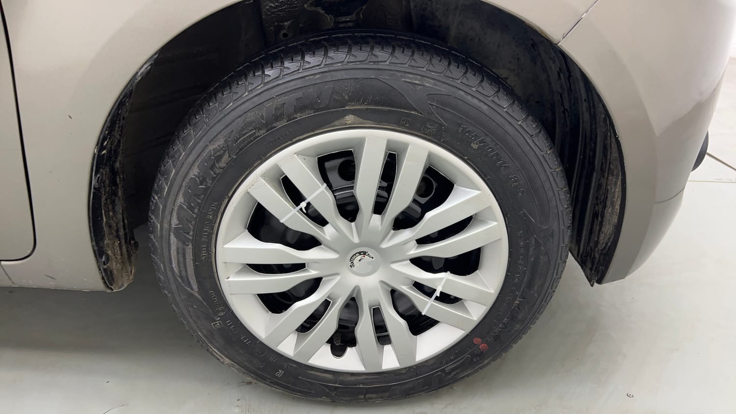 Used 2019 Maruti Suzuki Wagon R 1.0 VXi 1.0 Petrol Manual tyres RIGHT FRONT TYRE RIM VIEW