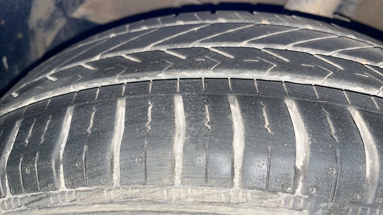 Used 2018 Hyundai Grand i10 Sportz AT 1.2 Kappa VTVT Petrol Automatic tyres LEFT FRONT TYRE TREAD VIEW