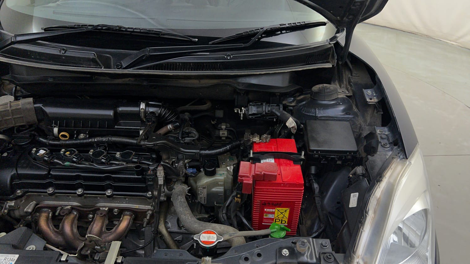 Used 2018 Maruti Suzuki Swift ZXi AMT Petrol Automatic engine ENGINE LEFT SIDE HINGE & APRON VIEW