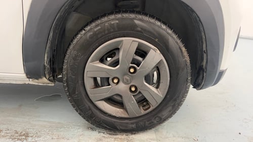 Used 2018 Renault Kwid RXT (O) 1.0 SCE Edition Petrol Manual tyres RIGHT FRONT TYRE RIM VIEW