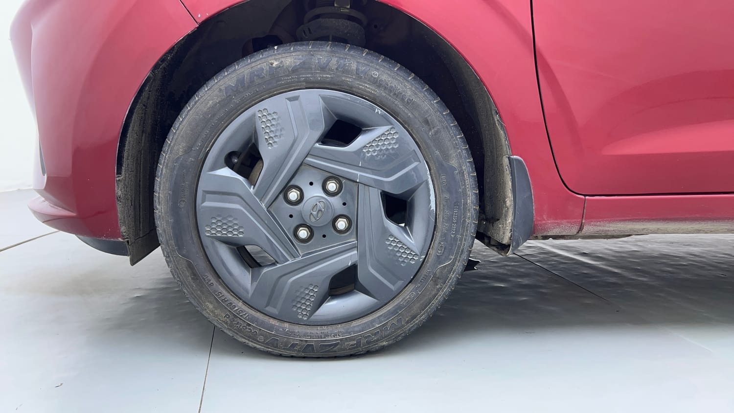 Used 2022 Hyundai Aura S 1.2 AMT Petrol Petrol Automatic tyres LEFT FRONT TYRE RIM VIEW
