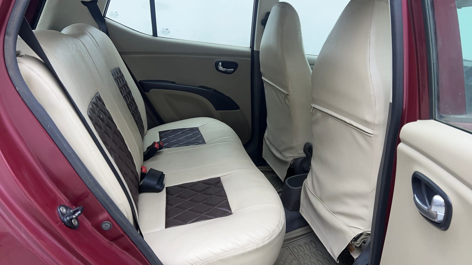 Used 2015 Hyundai i10 Sportz 1.1 iRDE2 Petrol Manual interior RIGHT SIDE REAR DOOR CABIN VIEW