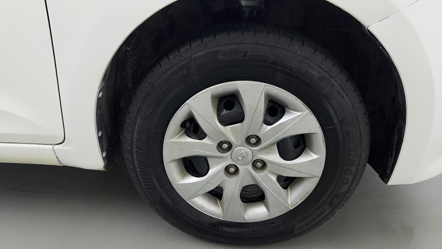Used 2016 Hyundai Elite i20 Magna 1.2 Petrol Manual tyres RIGHT FRONT TYRE RIM VIEW