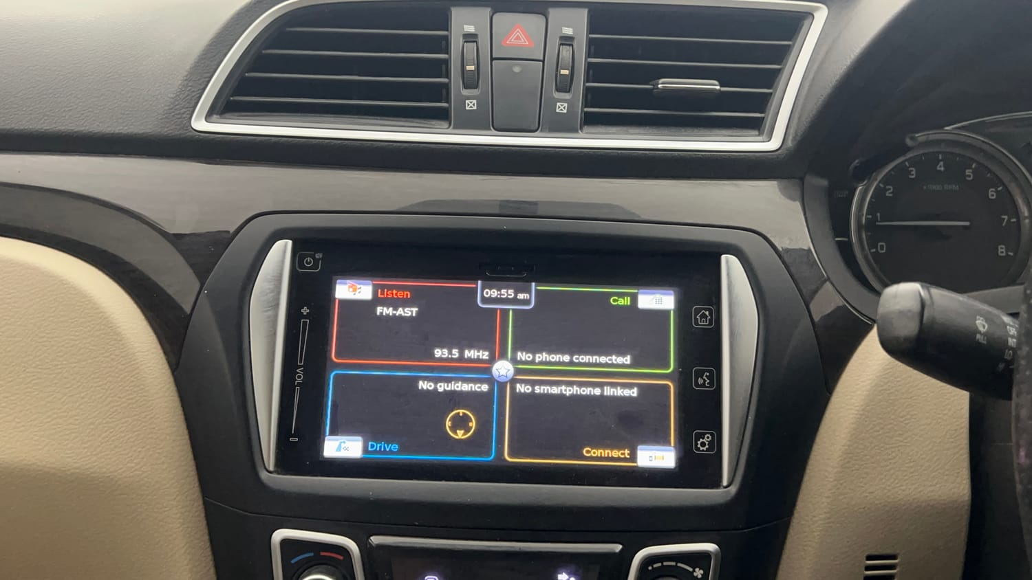 Used 2018 Maruti Suzuki Ciaz Alpha 1.4 MT Petrol Manual top_features Touch screen infotainment system