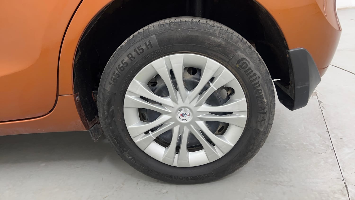 Used 2018 Maruti Suzuki Baleno Delta 1.2 Petrol Manual tyres LEFT REAR TYRE RIM VIEW