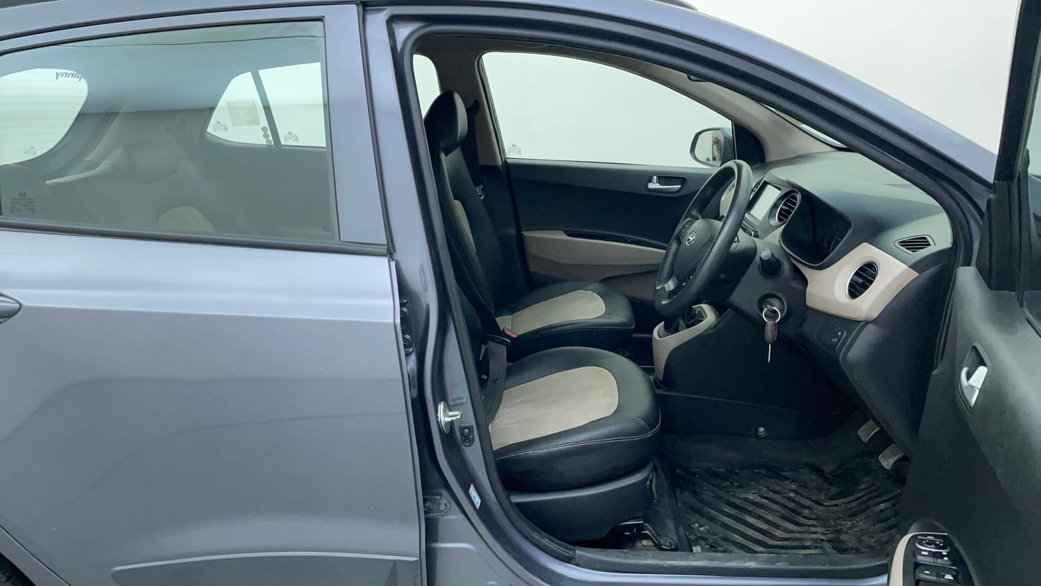 Used 2019 Hyundai Grand i10 Sportz 1.2 Kappa VTVT Petrol Manual interior RIGHT SIDE FRONT DOOR CABIN VIEW