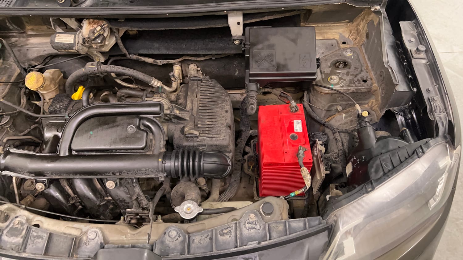 Used 2017 Renault Kwid RXL Live For More Edition Petrol Manual engine ENGINE LEFT SIDE VIEW