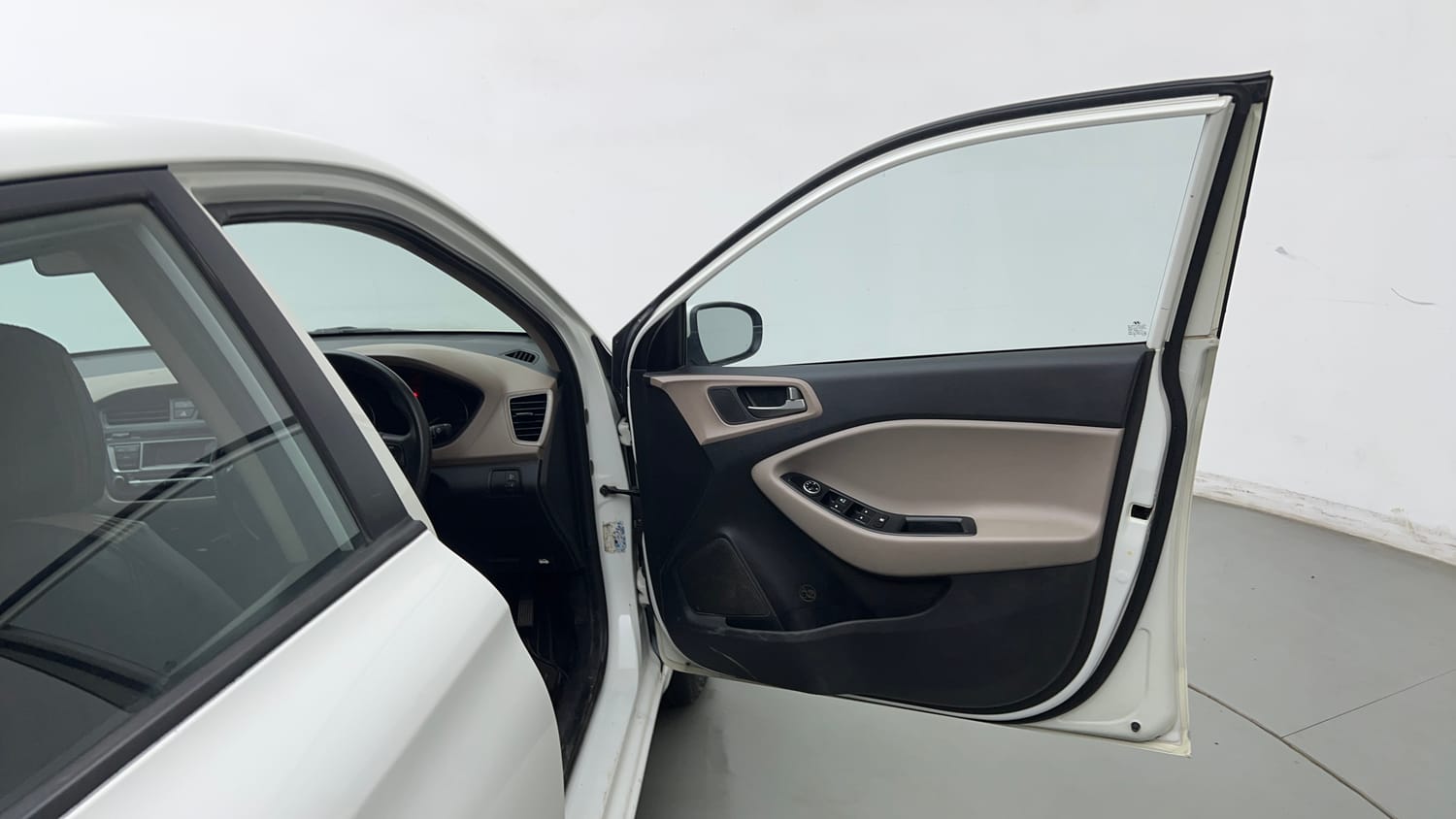 Used 2016 Hyundai Elite i20 Magna 1.2 Petrol Manual interior RIGHT FRONT DOOR OPEN VIEW