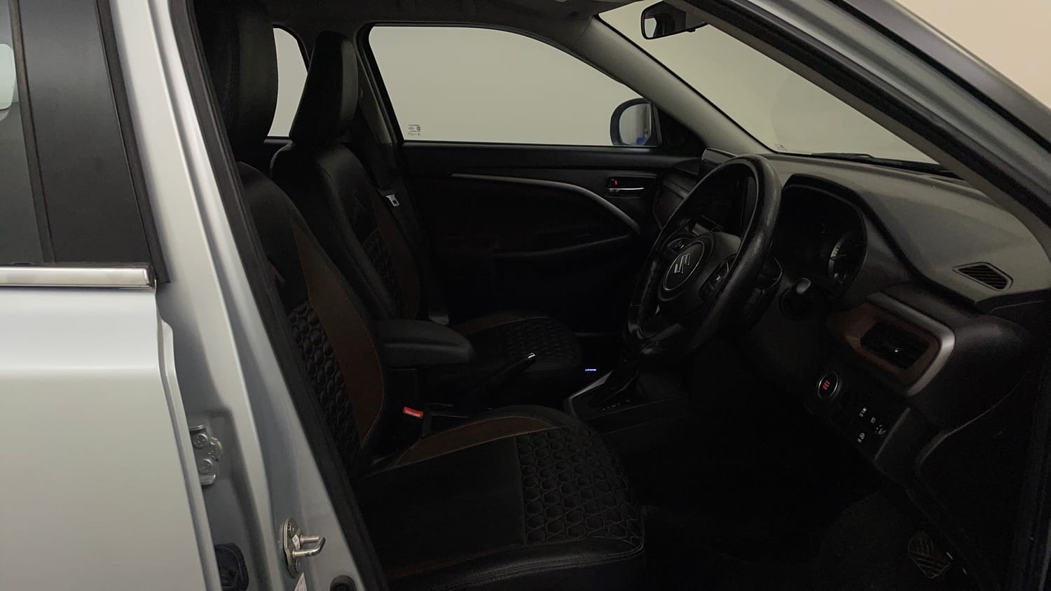 Used 2023 Maruti Suzuki Brezza ZXI AT Petrol Automatic interior RIGHT SIDE FRONT DOOR CABIN VIEW
