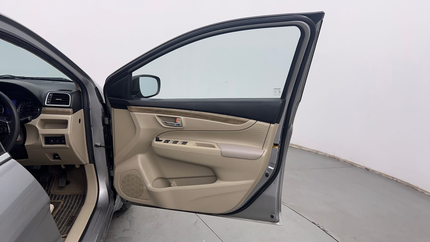 Used 2018 Maruti Suzuki Ciaz Delta Hybrid 1.5 Petrol Manual interior RIGHT FRONT DOOR OPEN VIEW