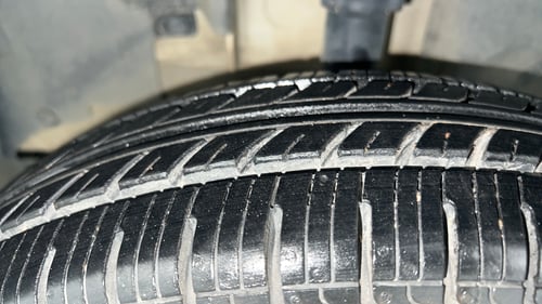 Used 2018 Renault Kwid RXT (O) 1.0 SCE Edition Petrol Manual tyres LEFT FRONT TYRE TREAD VIEW