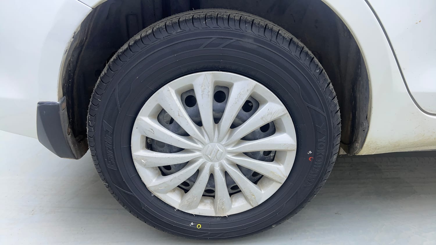 Used 2015 Maruti Suzuki Swift Dzire VXI Petrol Manual tyres RIGHT REAR TYRE RIM VIEW