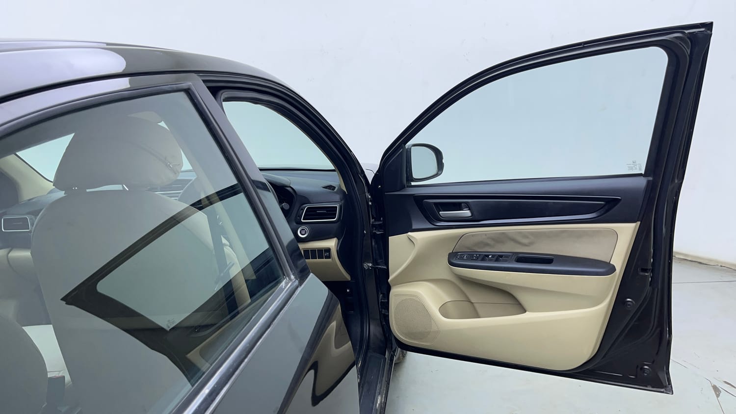 Used 2018 Honda Amaze 1.2 VX i-VTEC Petrol Manual interior RIGHT FRONT DOOR OPEN VIEW