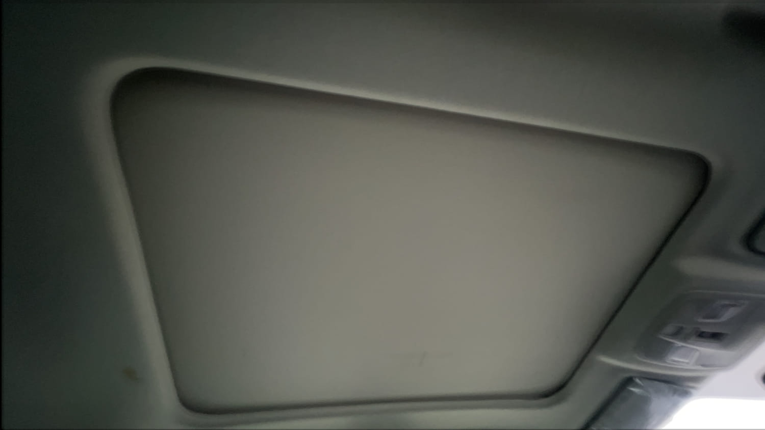 Used 2025 Toyota Urban Cruiser Hyryder V Hybrid Hybrid Automatic top_features Sunroof