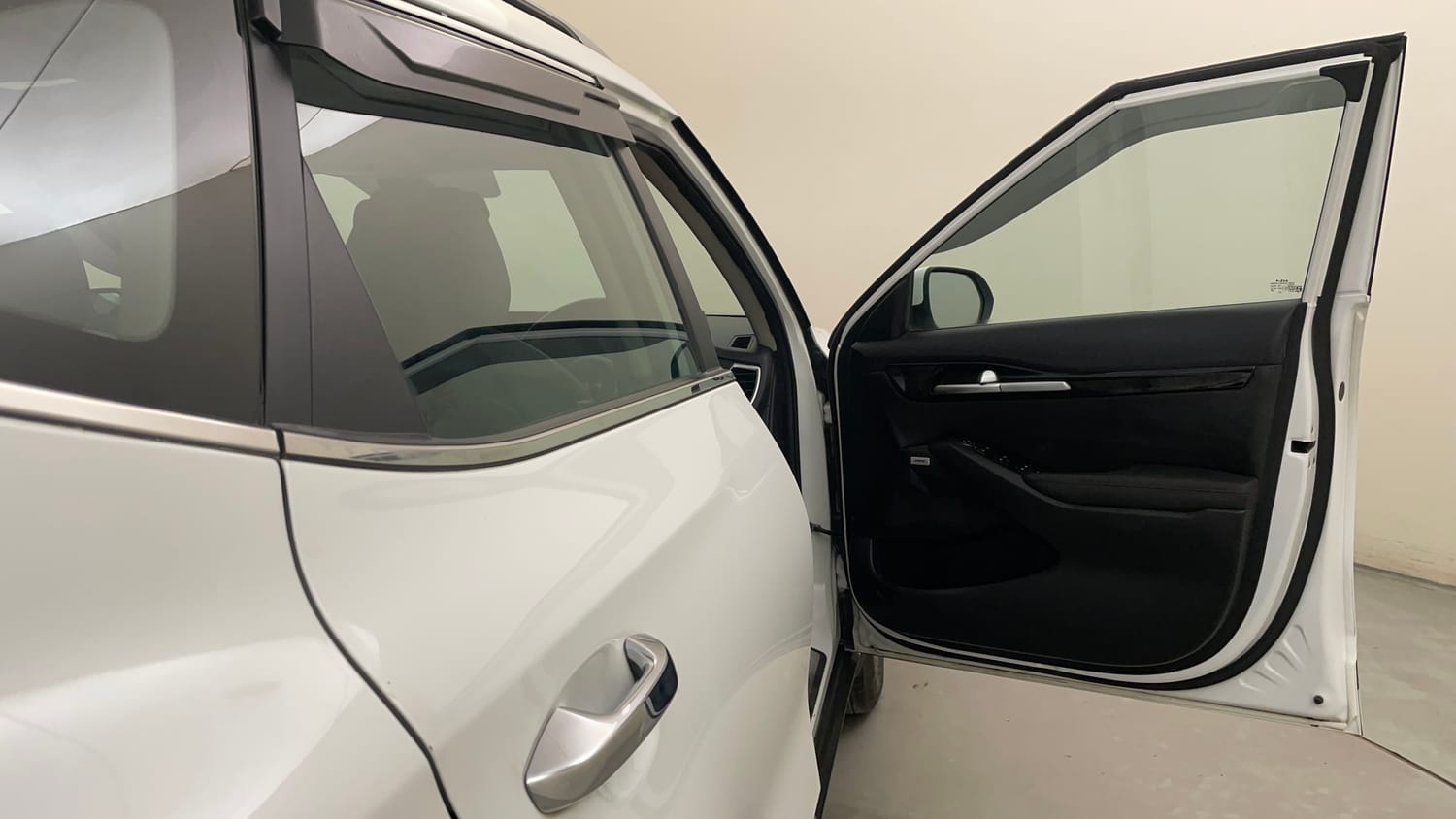 Used 2023 Kia Seltos GTX Plus 1.5 Diesel AT Diesel Automatic interior RIGHT FRONT DOOR OPEN VIEW