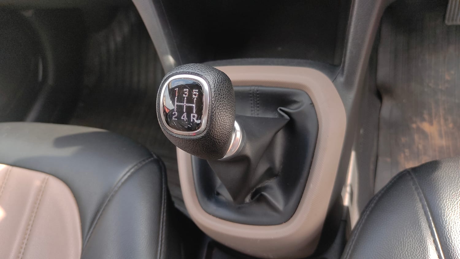 Used 2018 Hyundai Grand i10 Sportz 1.2 Kappa VTVT Petrol Manual interior GEAR  KNOB VIEW