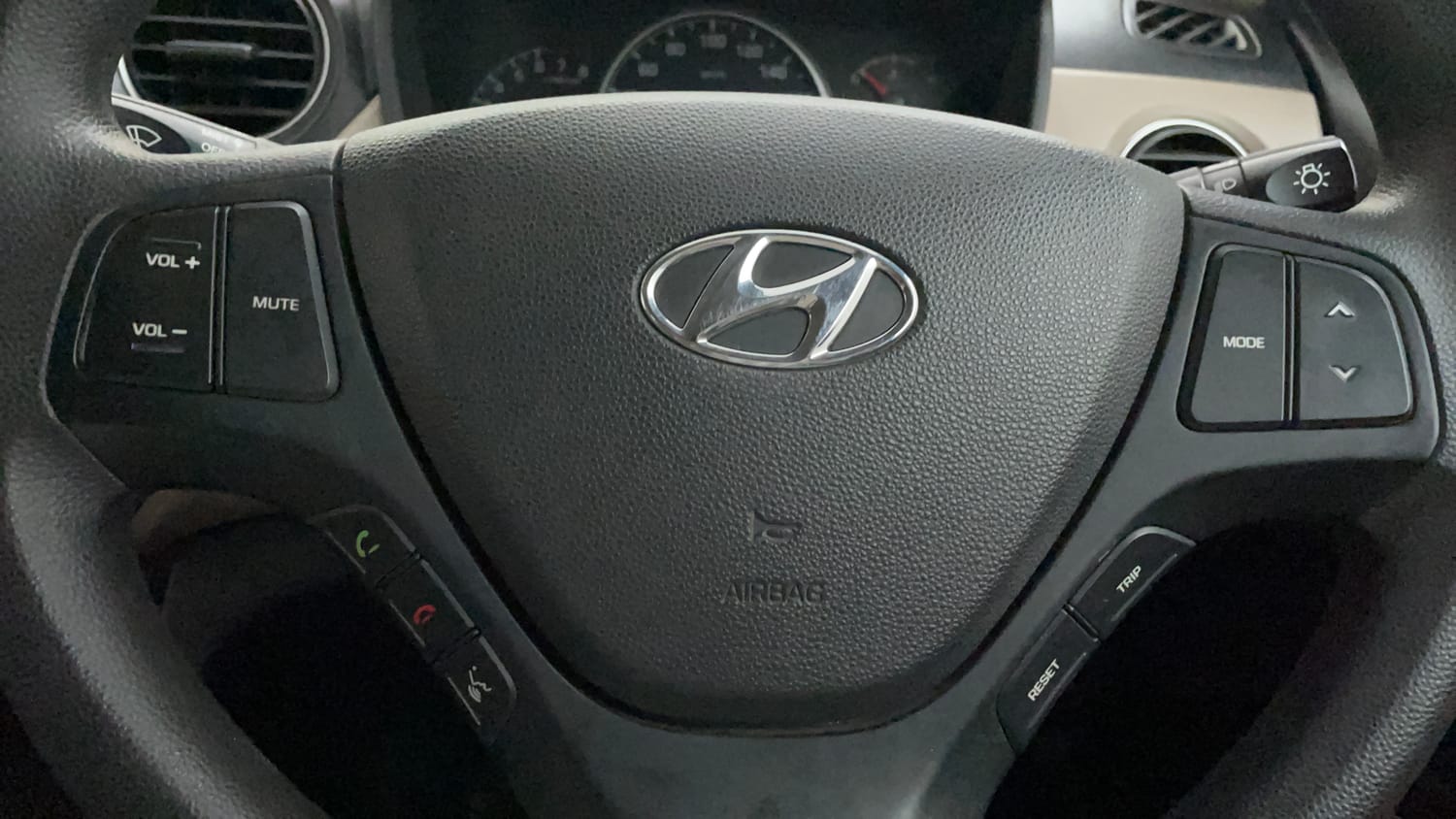Used 2018 Hyundai Grand i10 Sportz AT 1.2 Kappa VTVT Petrol Automatic top_features Airbags