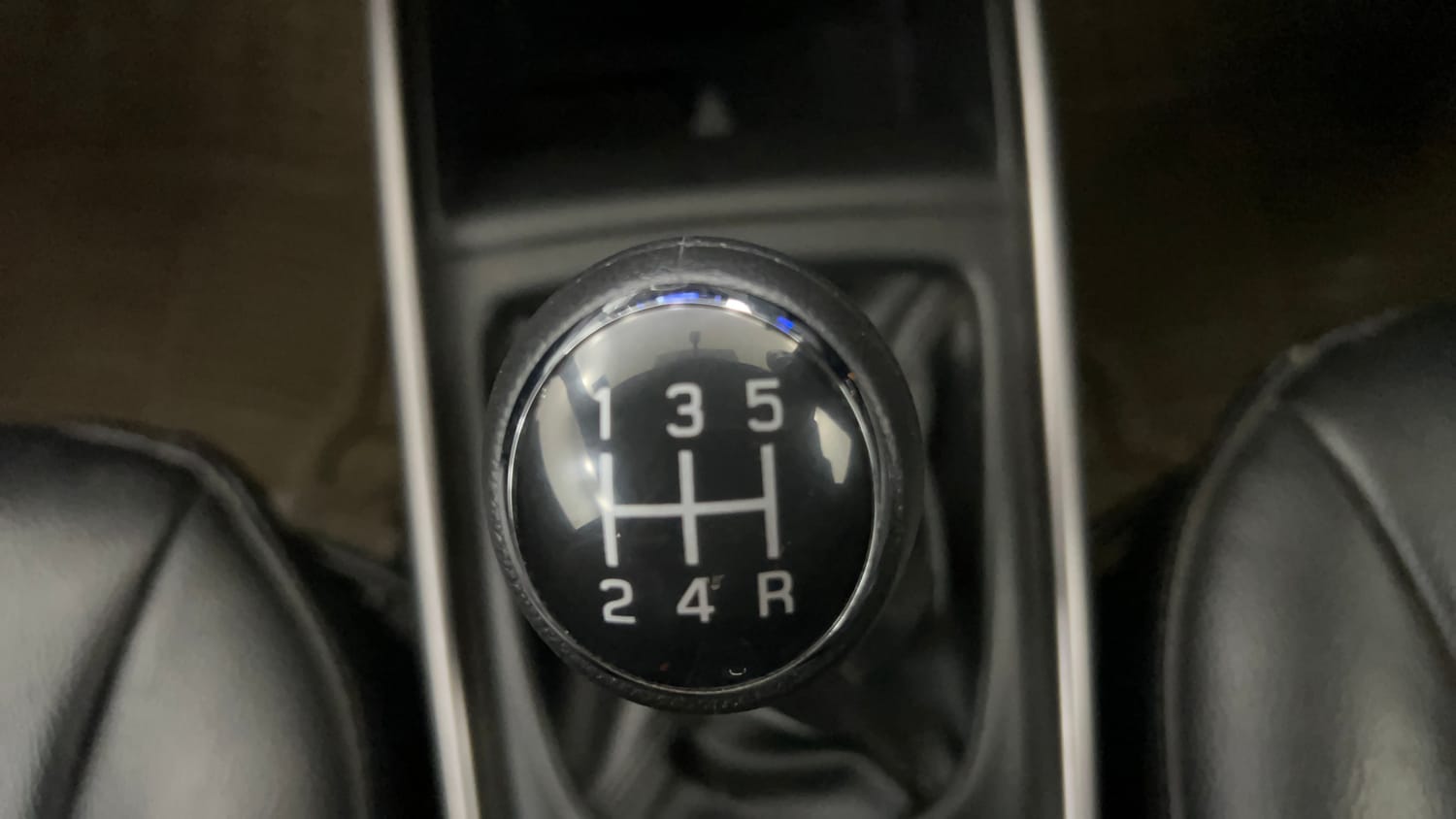 Used 2019 Maruti Suzuki Baleno Delta Petrol Manual interior GEAR  KNOB VIEW