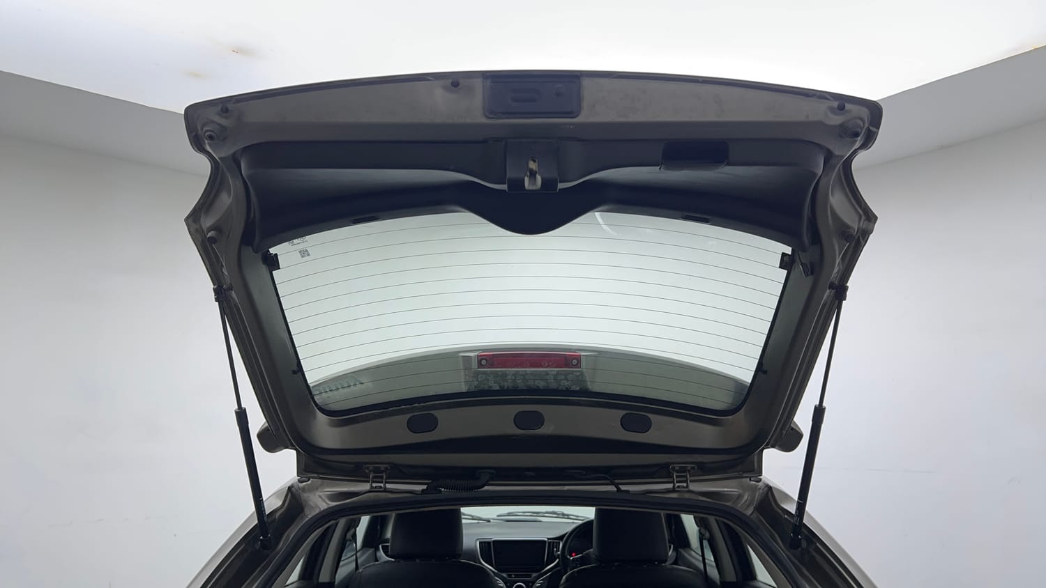 Used 2019 Maruti Suzuki Baleno Zeta Petrol Manual interior DICKY DOOR OPEN VIEW