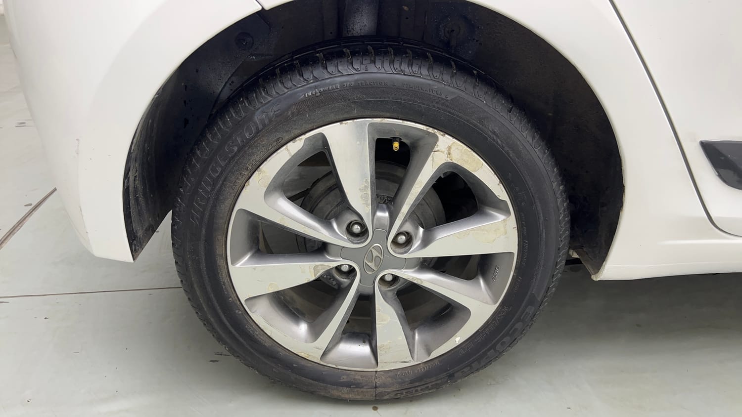 Used 2015 Hyundai Elite i20 Asta 1.2 Petrol Manual tyres RIGHT REAR TYRE RIM VIEW