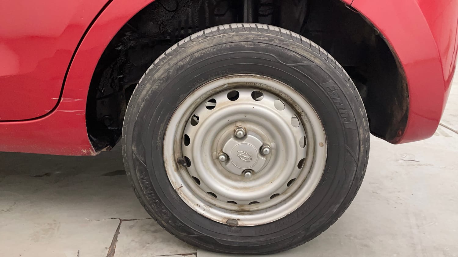 Used 2021 Hyundai Santro Magna AMT Petrol Automatic tyres LEFT REAR TYRE RIM VIEW
