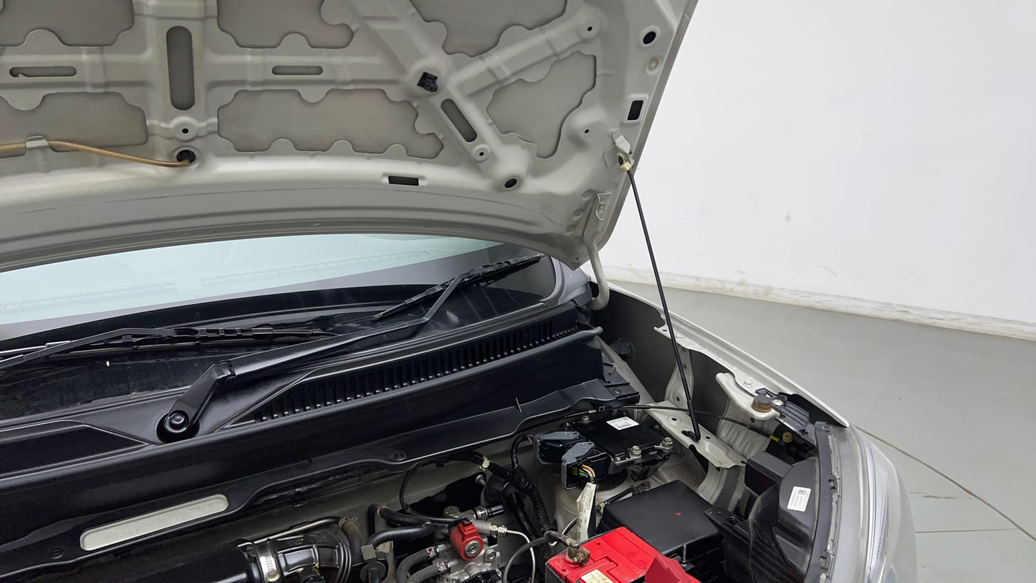 Used 2022 Maruti Suzuki S-Presso VXi (O) CNG Cng Manual engine ENGINE LEFT SIDE HINGE & APRON VIEW