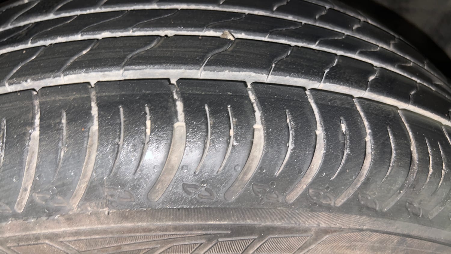 Used 2024 Nissan Magnite XV Petrol Manual tyres RIGHT FRONT TYRE TREAD VIEW