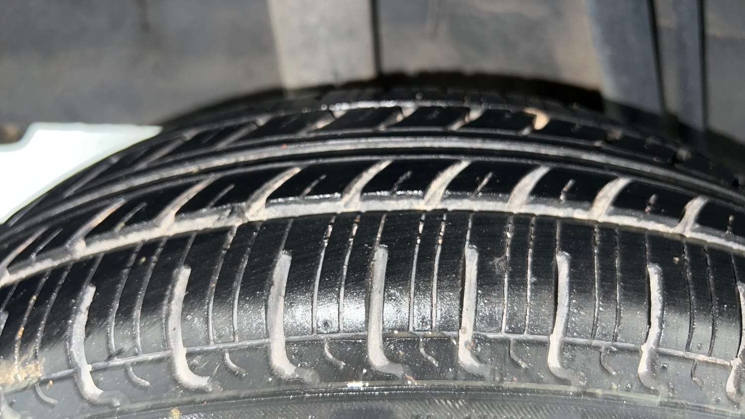 Used 2017 renault Kwid 1.0 RXT Anniversary Edition Petrol Manual tyres RIGHT REAR TYRE TREAD VIEW