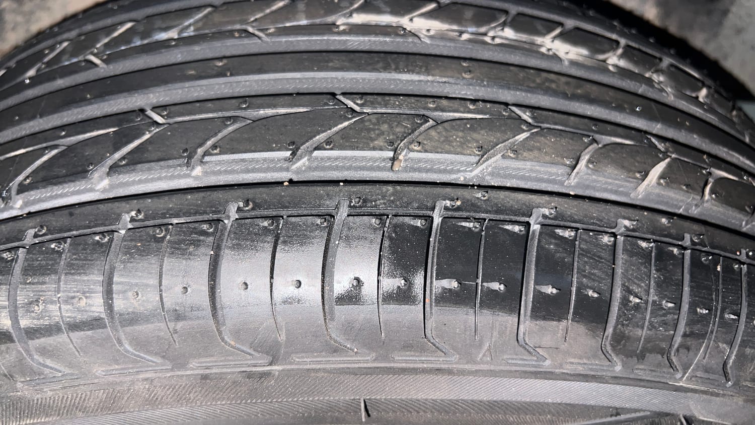 Used 2018 Maruti Suzuki Swift ZXi AMT Petrol Automatic tyres LEFT REAR TYRE TREAD VIEW