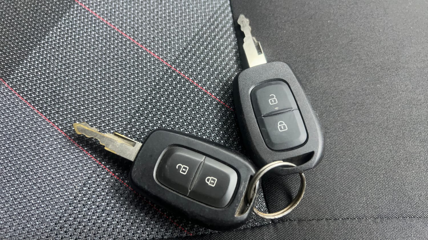 Used 2020 Renault Kwid RXT 1.0 Opt Petrol Manual extra CAR KEY VIEW