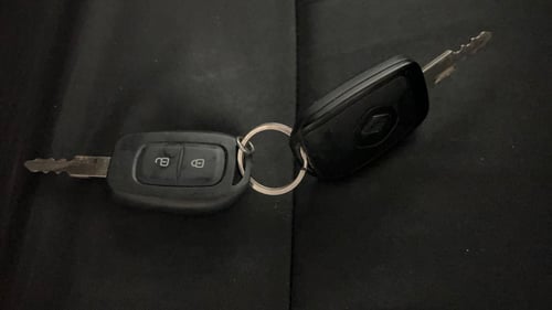 Used 2018 Renault Kwid RXT (O) 1.0 SCE Edition Petrol Manual extra CAR KEY VIEW
