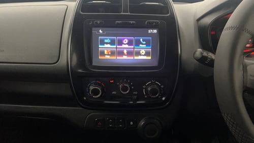 Used 2018 Renault Kwid RXT (O) 1.0 SCE Edition Petrol Manual interior MUSIC SYSTEM & AC CONTROL VIEW