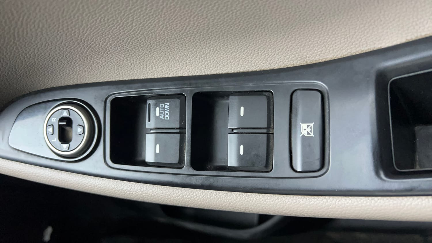 Used 2016 Hyundai Elite i20 Magna 1.2 Petrol Manual top_features Power windows