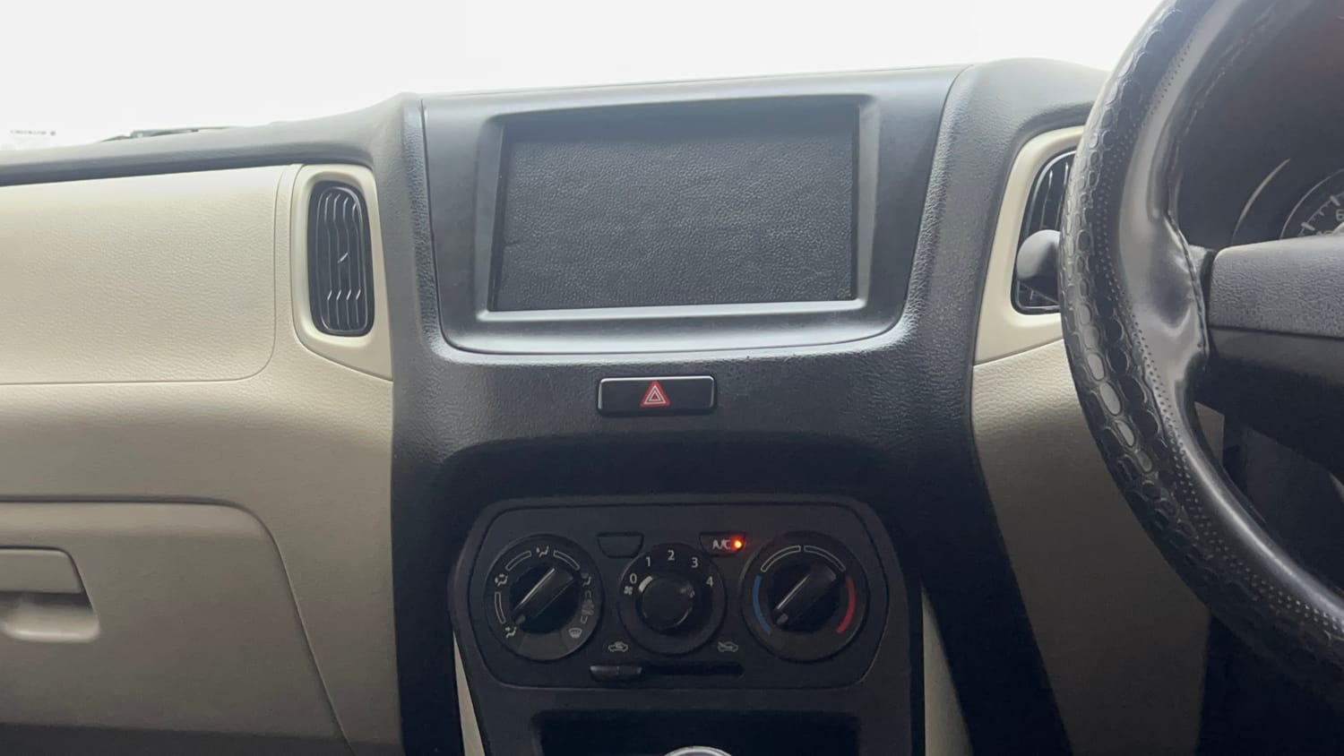 Used 2019 Maruti Suzuki Wagon R LXi 1.0 CNG Cng Manual interior MUSIC SYSTEM & AC CONTROL VIEW