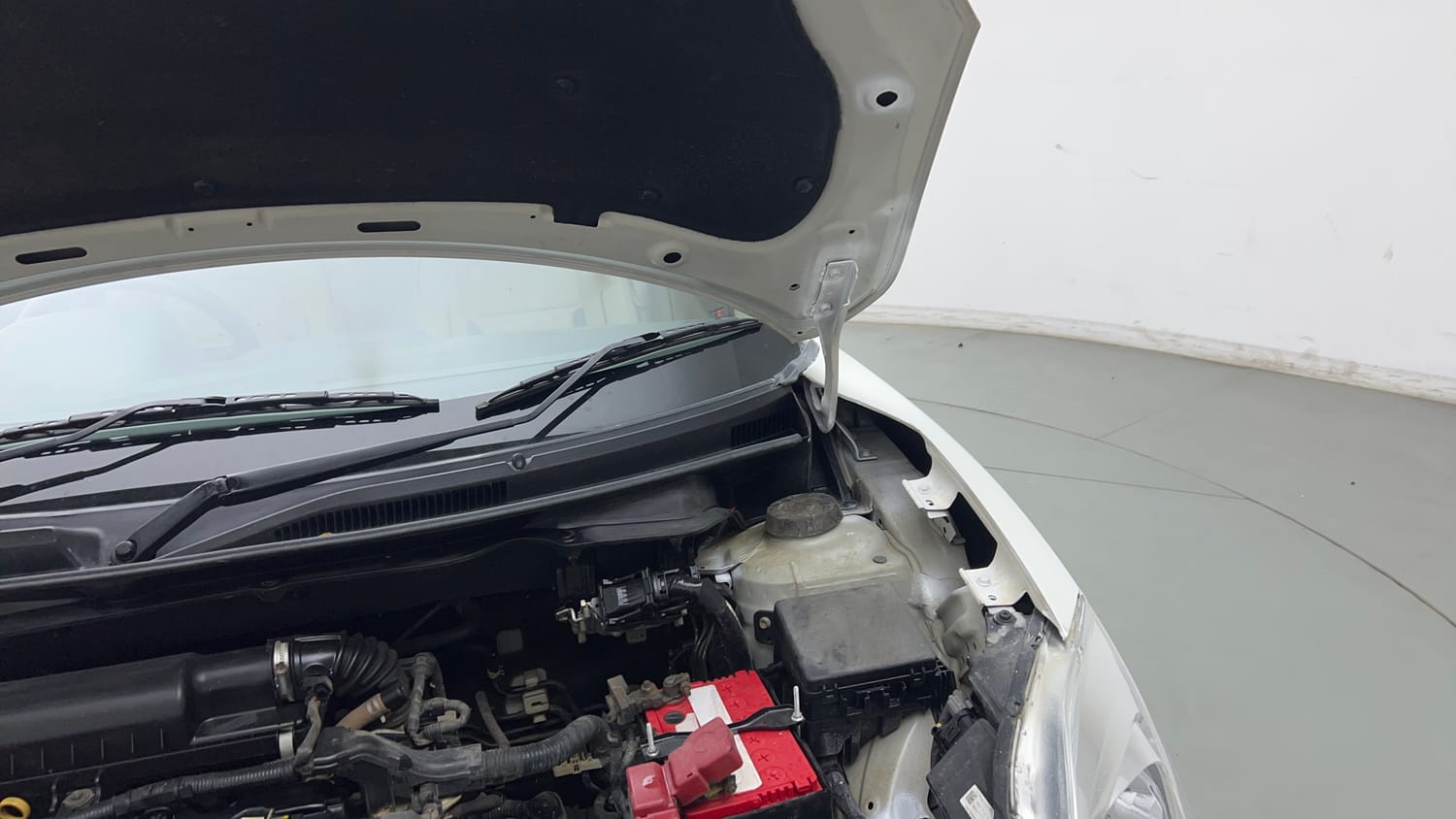 Used 2018 Maruti Suzuki Dzire VXi Petrol Manual engine ENGINE LEFT SIDE HINGE & APRON VIEW