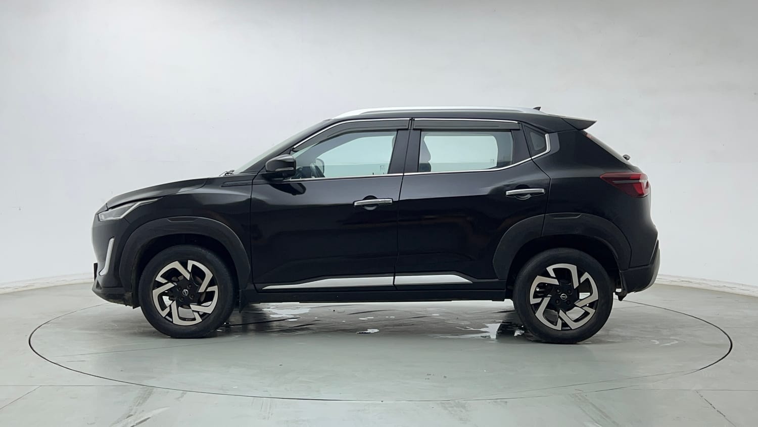 Used 2021 Nissan Magnite XV Premium Turbo Petrol Manual exterior LEFT SIDE VIEW