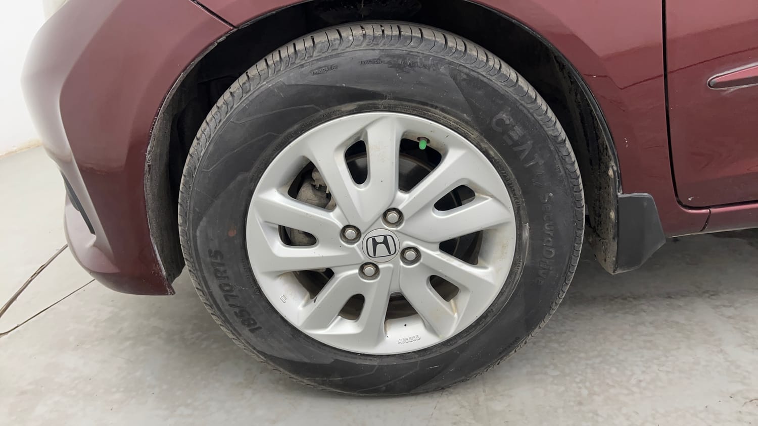 Used 2014 Honda Mobilio V (O) Petrol Petrol Manual tyres LEFT FRONT TYRE RIM VIEW