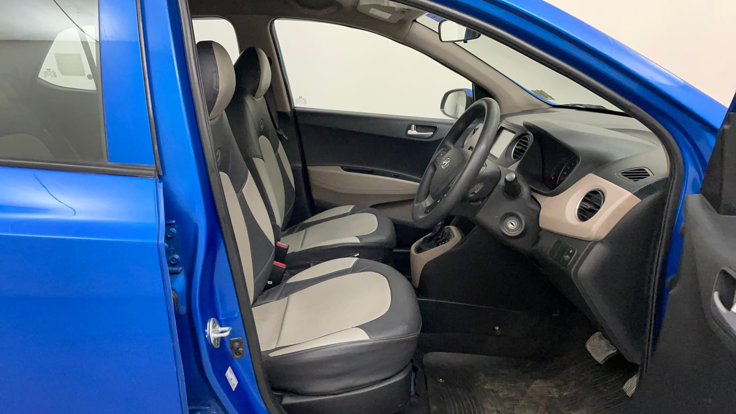 Used 2018 Hyundai Grand i10 Sportz AT 1.2 Kappa VTVT Petrol Automatic interior RIGHT SIDE FRONT DOOR CABIN VIEW