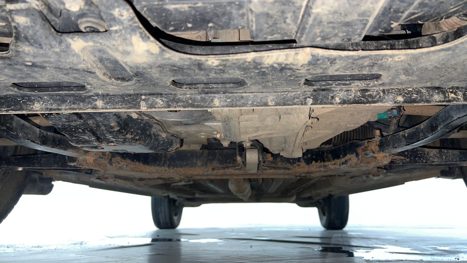 Used 2021 Nissan Magnite XV Premium Turbo Petrol Manual extra FRONT LEFT UNDERBODY VIEW