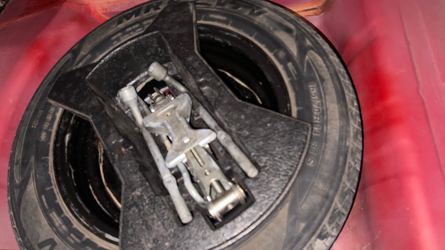 Used 2018 Maruti Suzuki Celerio ZXi (O) AMT Petrol Automatic tyres SPARE TYRE VIEW