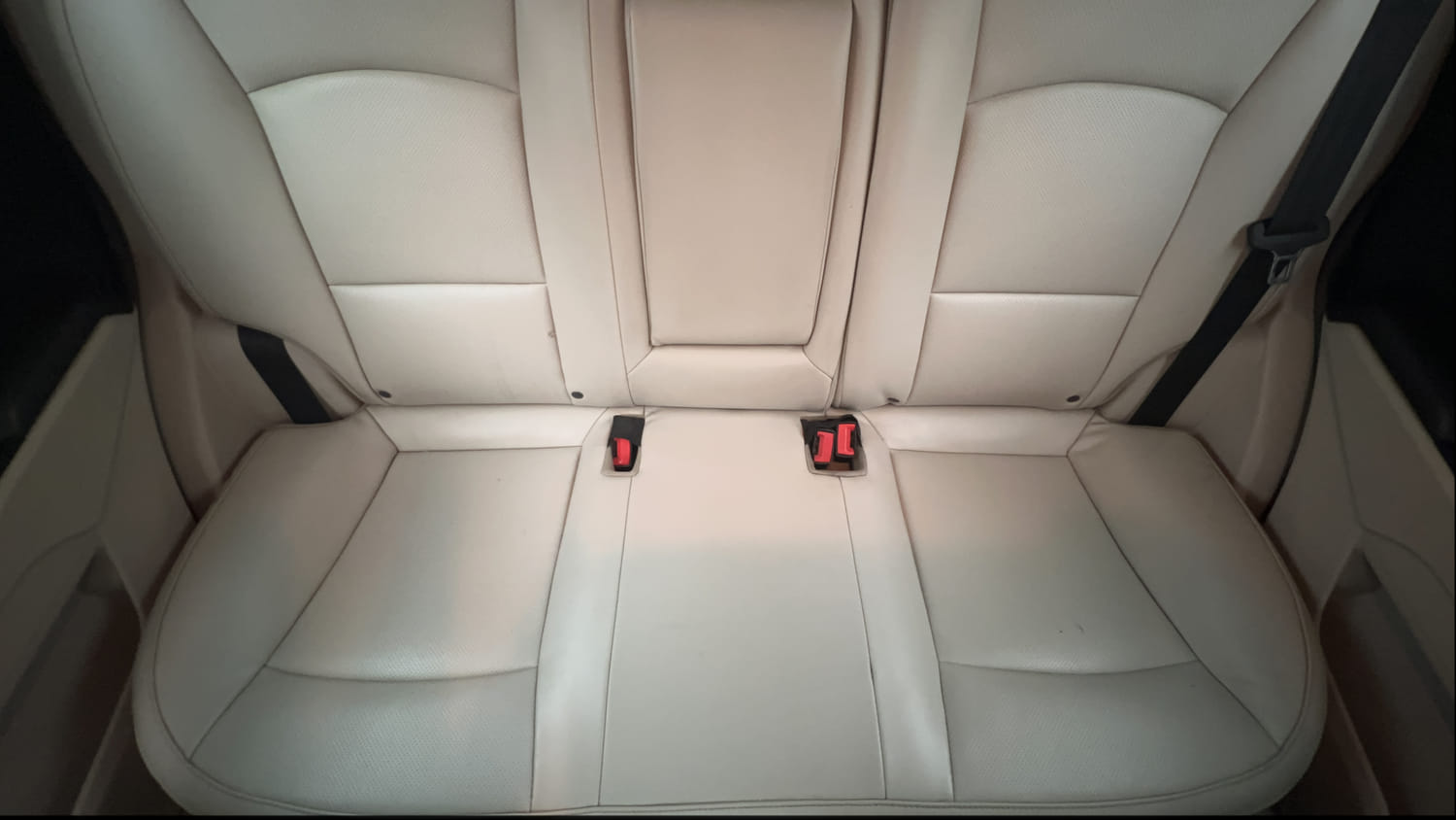 Used 2022 Mahindra XUV 300 W8 (O) 1.5 Diesel Diesel Manual interior REAR SEAT CONDITION VIEW