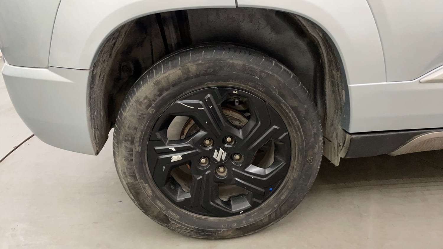Used 2023 Maruti Suzuki Brezza ZXI AT Petrol Automatic tyres RIGHT REAR TYRE RIM VIEW
