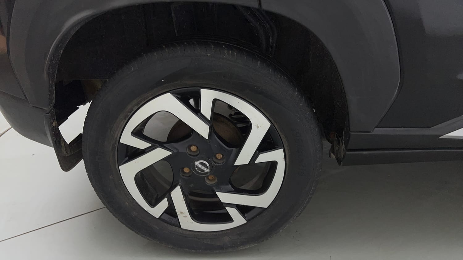 Used 2021 Nissan Magnite XV Premium Turbo Petrol Manual tyres RIGHT REAR TYRE RIM VIEW