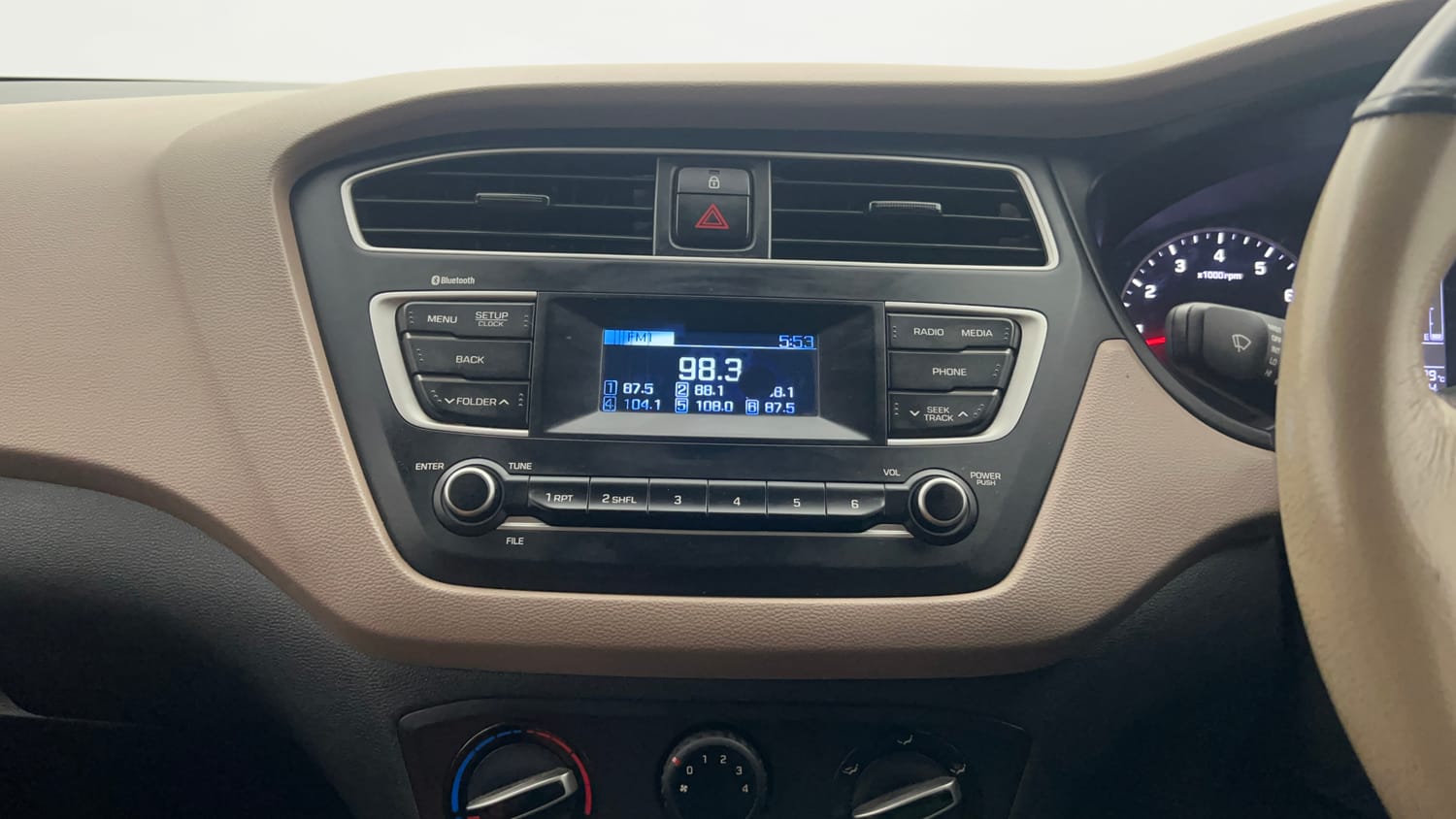 Used 2018 Hyundai Elite i20 Sportz 1.2 Petrol Manual top_features Integrated (in-dash) music system